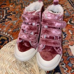 pink velcro shoes 💕